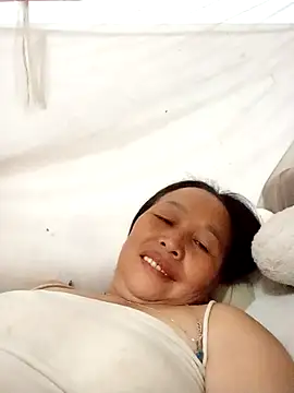 heesuu11 online show from April 8, 2026, 1:44 pm