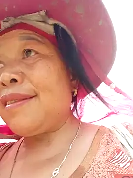 heesuu11 online show from April 15, 2026, 7:26 am