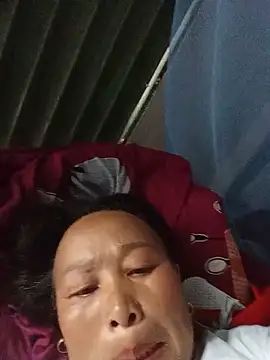 heesuu11 online show from May 17, 2026, 4:32 am