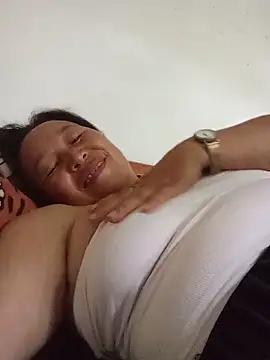 heesuu11 online show from May 24, 2026, 4:28 am