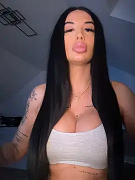 Snapshot of SpicyViviana chatting on February 28, 2026, 9:27 pm SpicyViviana online show from February 28, 2026, 9:27 pm