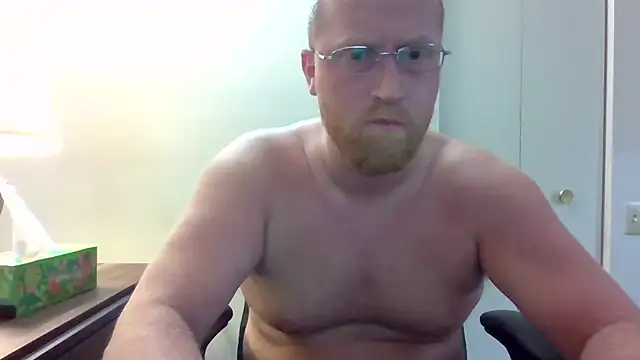 tytheexhibionist online show from May 12, 2026, 10:18 pm