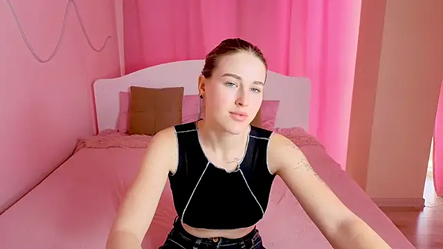 Snapshot of Violettta_doll chatting on March 2, 2026, 10:33 am Violettta doll online show from March 2, 2026, 10:33 am