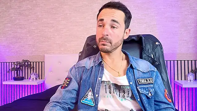 Adams Sanz online show from April 10, 2026, 7:29 pm