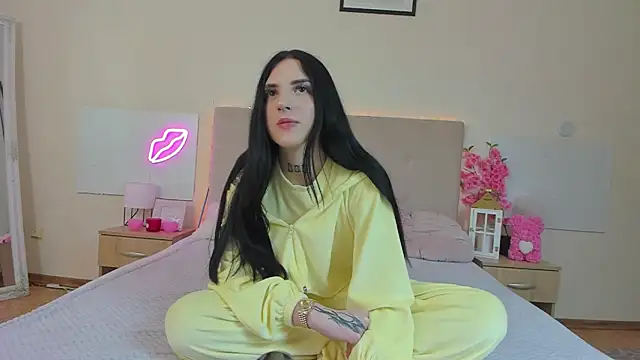 Snapshot of TiffanyHhot chatting on April 3, 2026, 12:36 pm TiffanyHhot online show from April 3, 2026, 12:36 pm