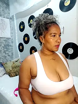 medusafox  online show from March 19, 2026, 4:49 am