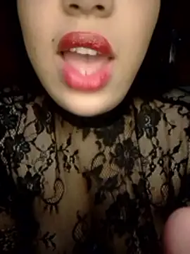 madleen Mm online show from March 9, 2026, 8:35 pm