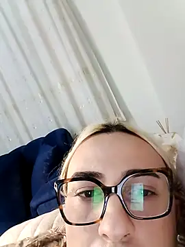 Snapshot of SarilicePamir chatting on February 23, 2026, 8:28 pm SarilicePamir online show from February 23, 2026, 8:28 pm