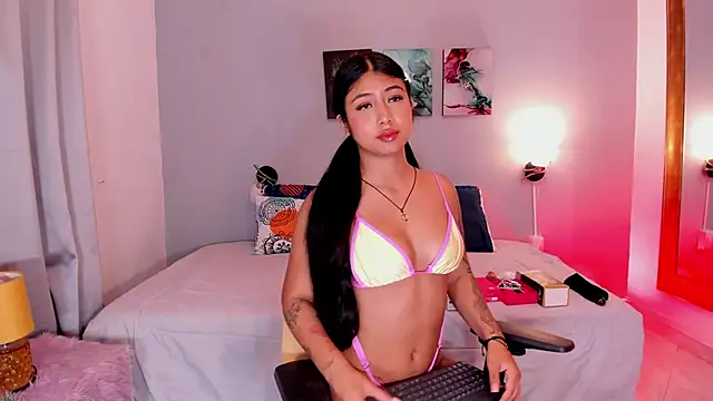 Snapshot of KimTaylorW chatting on July 2, 2026, 2:55 am KimTaylorW online show from July 2, 2026, 2:55 am