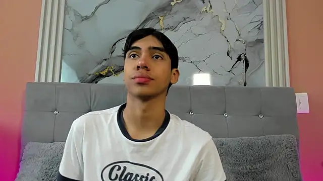 Snapshot of Eros_Lux chatting on April 24, 2026, 12:18 pm Eros Lux online show from April 24, 2026, 12:18 pm