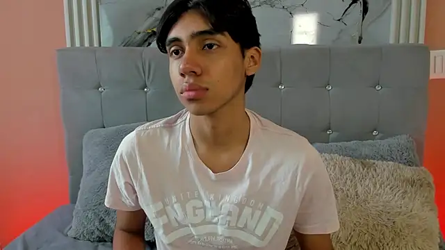 Snapshot of Eros_Lux chatting on May 9, 2026, 12:32 pm Eros Lux online show from May 9, 2026, 12:32 pm