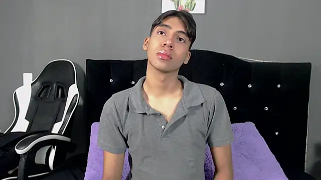 Snapshot of Eros_Lux chatting on May 21, 2026, 12:56 pm Eros Lux online show from May 21, 2026, 12:56 pm