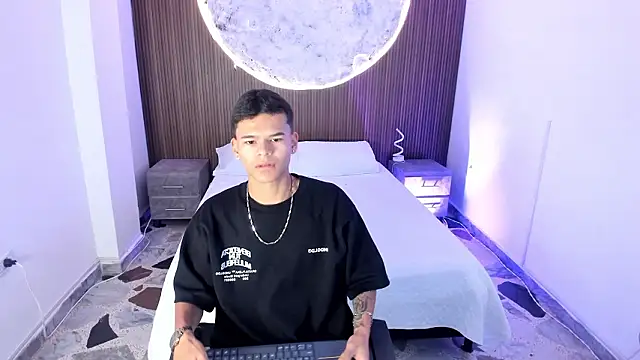 DylanRoyce  online show from March 8, 2026, 12:42 pm