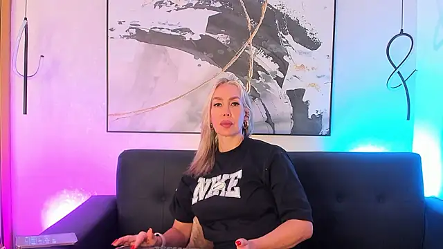 SophiMarin online show from March 12, 2026, 12:33 pm