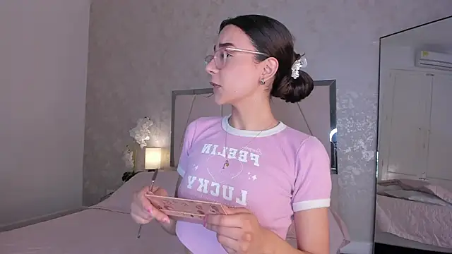 Arii wilde online show from May 18, 2026, 12:11 pm