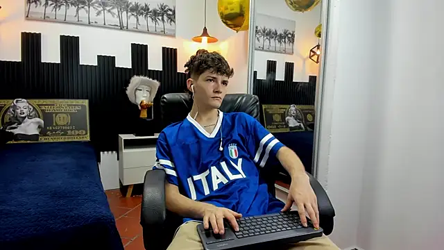 Snapshot of trevor_mob chatting on June 17, 2026, 4:30 pm trevor mob online show from June 17, 2026, 4:30 pm