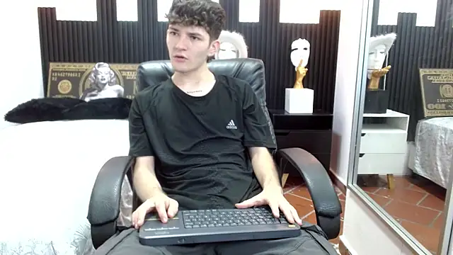 Snapshot of trevor_mob chatting on June 28, 2026, 12:11 pm trevor mob online show from June 28, 2026, 12:11 pm
