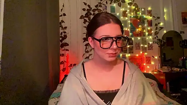 moonvampiq online show from February 24, 2026, 8:29 pm