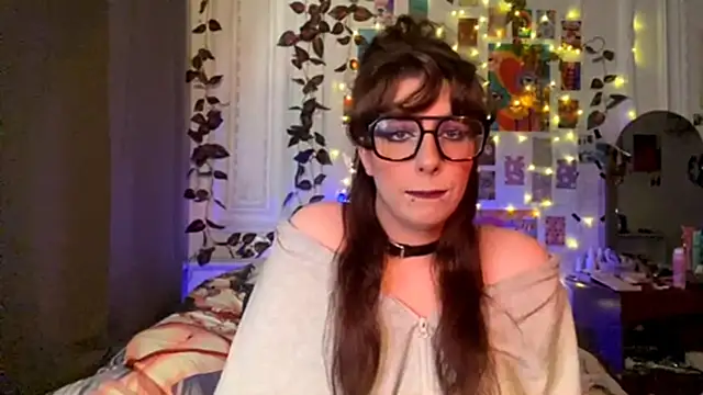 moonvampiq online show from March 4, 2026, 6:03 pm