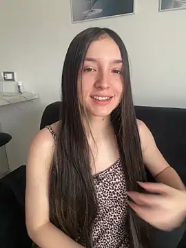 xluxulua online show from March 15, 2026, 10:05 pm