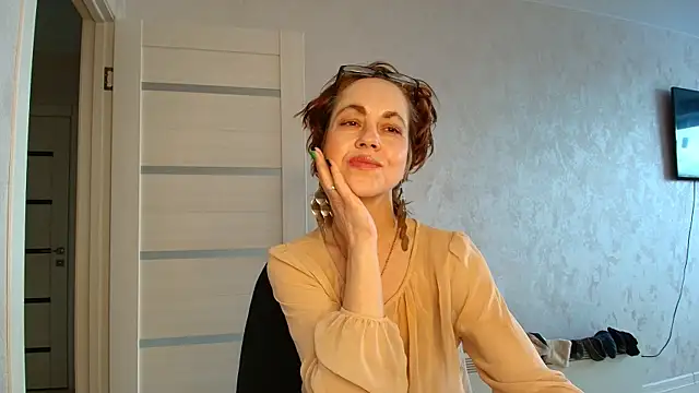 Snapshot of LioraWeiss chatting on April 28, 2026, 10:31 am LioraWeiss online show from April 28, 2026, 10:31 am