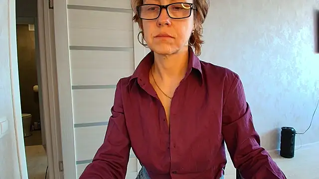 Snapshot of LioraWeiss chatting on May 5, 2026, 7:16 am LioraWeiss online show from May 5, 2026, 7:16 am