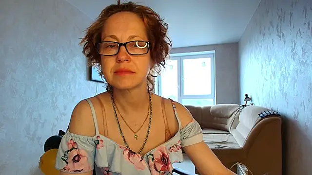 Snapshot of LioraWeiss chatting on May 15, 2026, 5:14 am LioraWeiss online show from May 15, 2026, 5:14 am