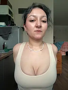 sweetllulus online show from March 27, 2026, 1:33 pm