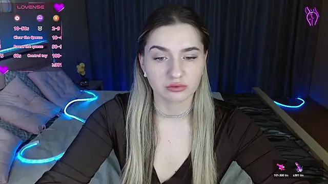 Snapshot of Smi1eF1ower chatting on March 2, 2026, 11:00 pm Smi1eF1ower online show from March 2, 2026, 11:00 pm