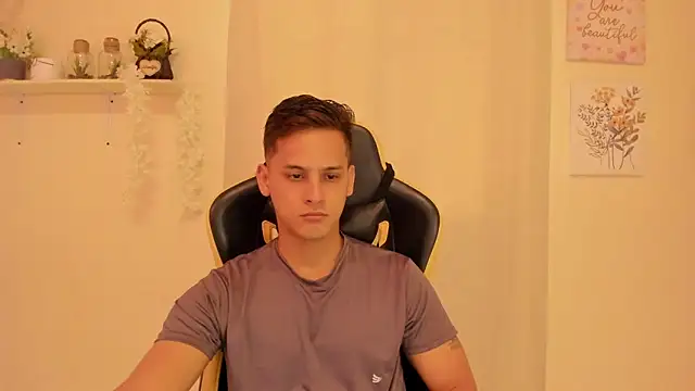 sexy andres01 online show from April 30, 2026, 3:18 pm