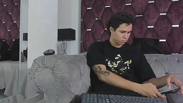 Snapshot of TonyBenedetti chatting on July 21, 2026, 8:33 pm TonyBenedetti online show from July 21, 2026, 8:33 pm