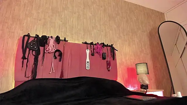 lilith velvet  online show from March 11, 2026, 12:33 pm