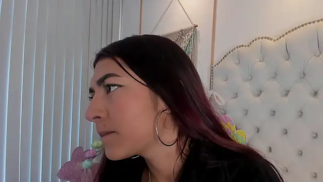 Sara funy online show from April 6, 2026, 11:44 am