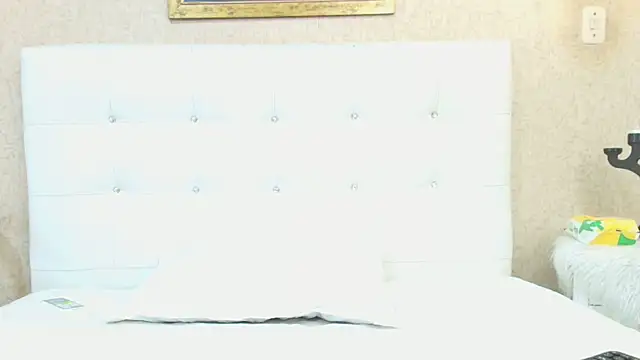 Sammantha hotx online show from April 15, 2026, 7:43 pm