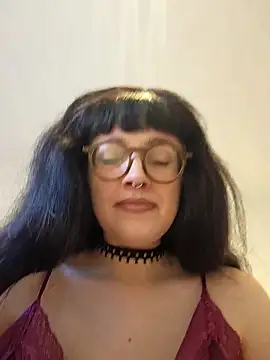 Mommynatrix online show from April 13, 2026, 4:34 pm