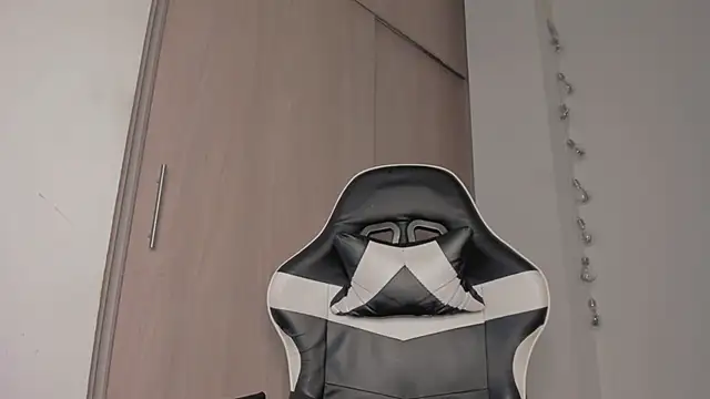 Axel  Blaze online show from March 26, 2026, 12:22 pm