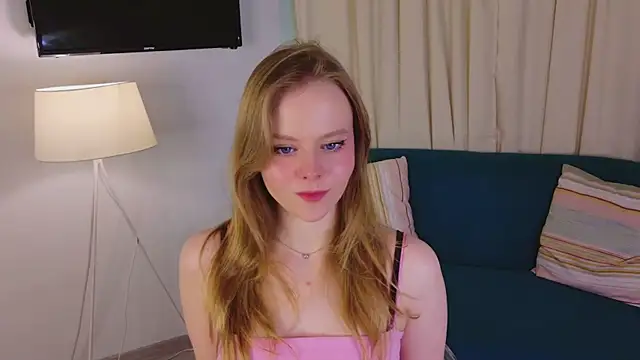 Sophie Peach  online show from March 3, 2026, 2:12 pm