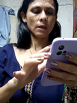 yuliitza4 online show from March 18, 2026, 1:25 pm