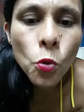 yuliitza4 online show from May 15, 2026, 12:39 am