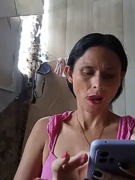 yuliitza4 online show from May 19, 2026, 2:01 pm