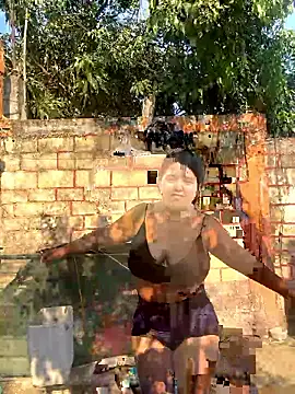 Snapshot of emi_li82 chatting on April 7, 2026, 10:42 pm emi li82 online show from April 7, 2026, 10:42 pm