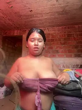 Snapshot of emi_li82 chatting on May 4, 2026, 5:42 pm emi li82 online show from May 4, 2026, 5:42 pm