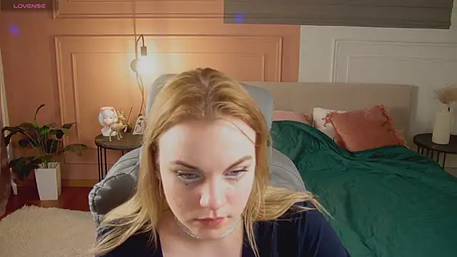 Glow Margo online show from April 3, 2026, 1:03 am