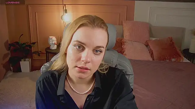 Glow Margo online show from April 11, 2026, 12:59 am