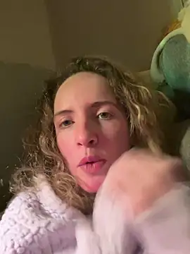 curlyirishgirl online show from March 5, 2026, 3:35 am