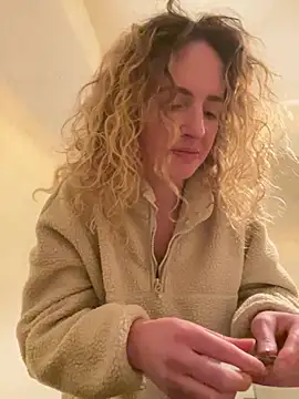 curlyirishgirl online show from March 12, 2026, 3:56 am