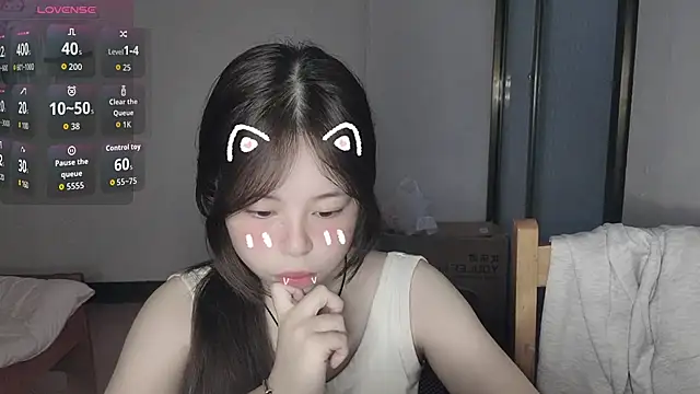 F-Yihao online show from April 14, 2026, 11:33 pm