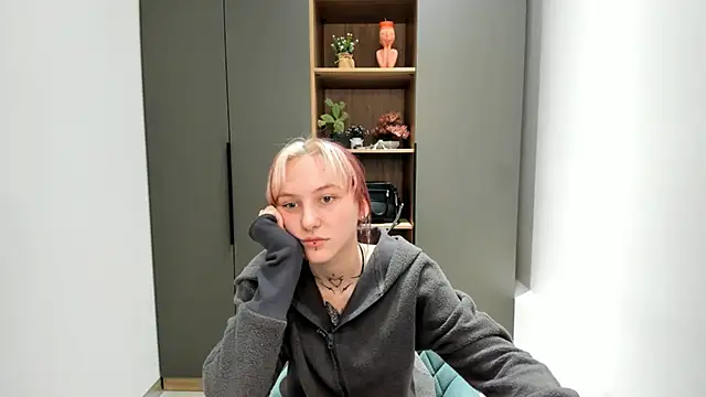 Snapshot of LilySalmond chatting on February 27, 2026, 10:26 am LilySalmond online show from February 27, 2026, 10:26 am