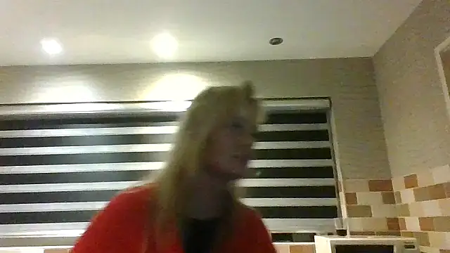 Snapshot of Lisanne30 chatting on February 28, 2026, 11:06 pm Lisanne30 online show from February 28, 2026, 11:06 pm