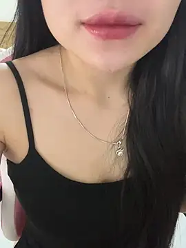 Snapshot of Tinn_tin chatting on July 9, 2026, 3:49 pm Tinn tin online show from July 9, 2026, 3:49 pm